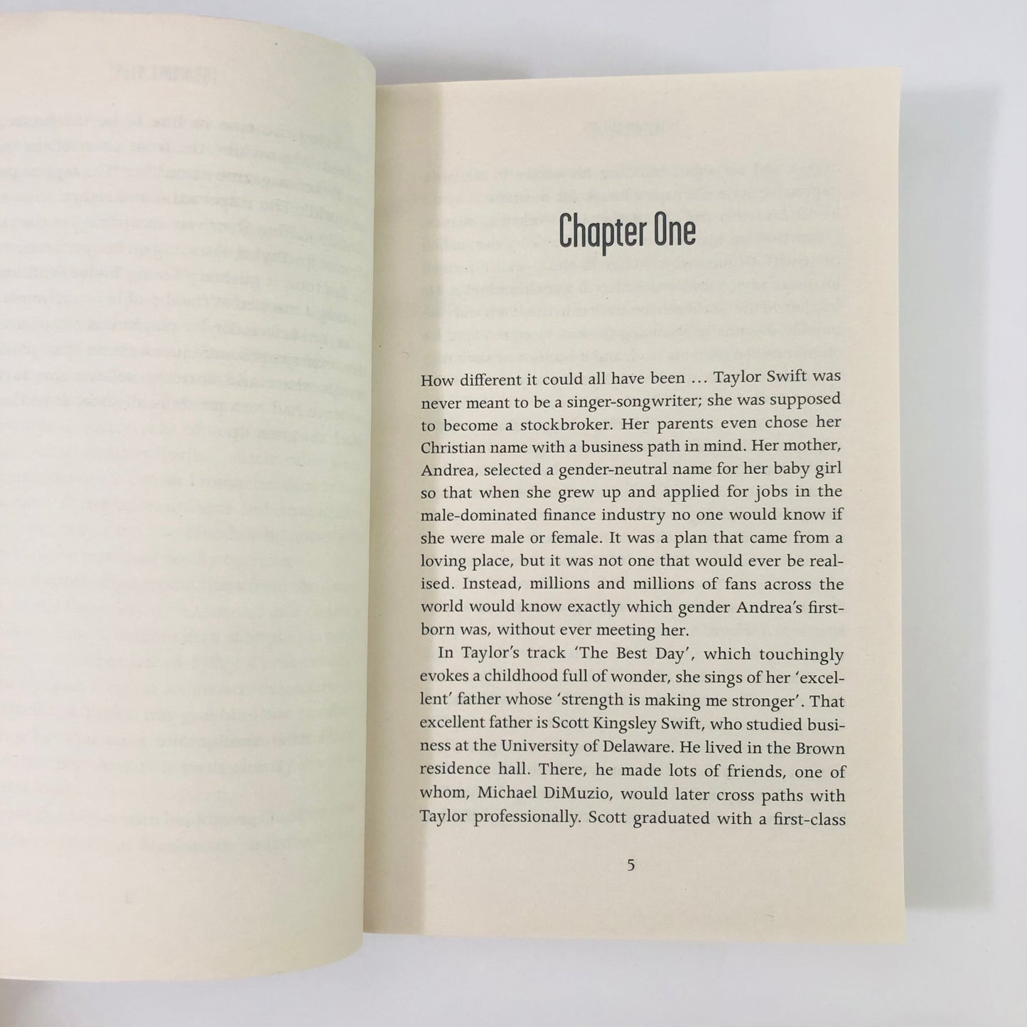 Taylor Swift: The Whole Story by Chas Newkey-Burden | Biography of a Music Icon | Updated Edition | 9780008696320