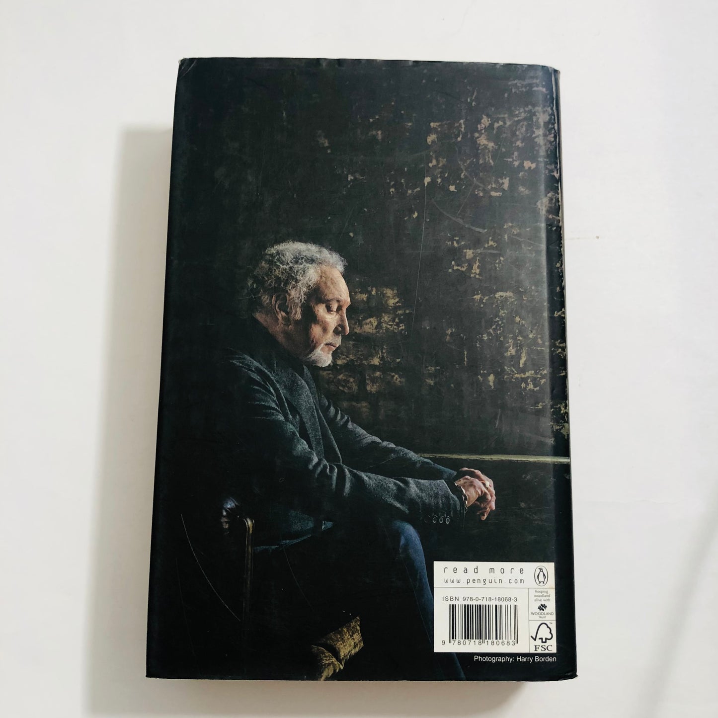 Tom Jones: Over the Top and Back – The Autobiography