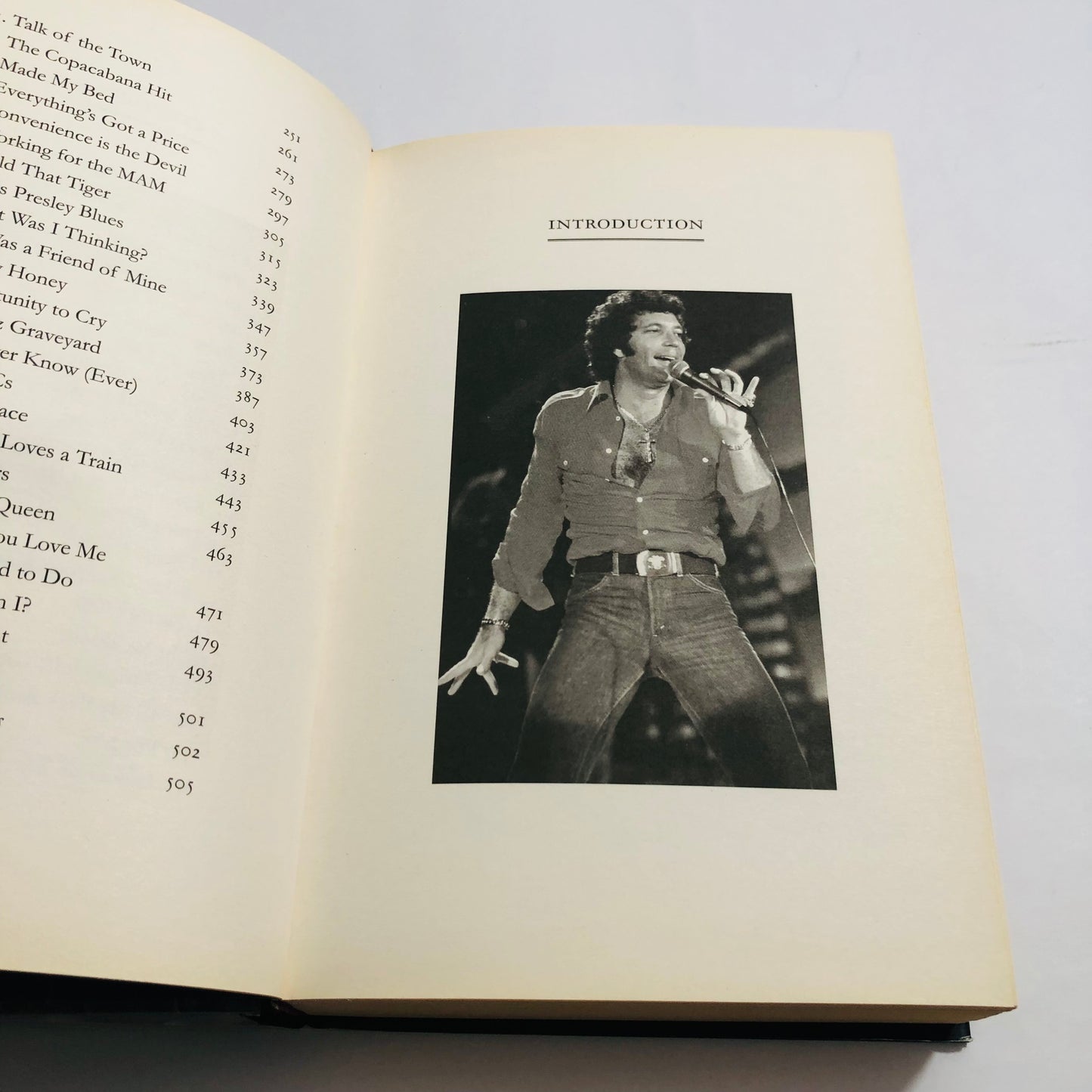 Tom Jones: Over the Top and Back – The Autobiography
