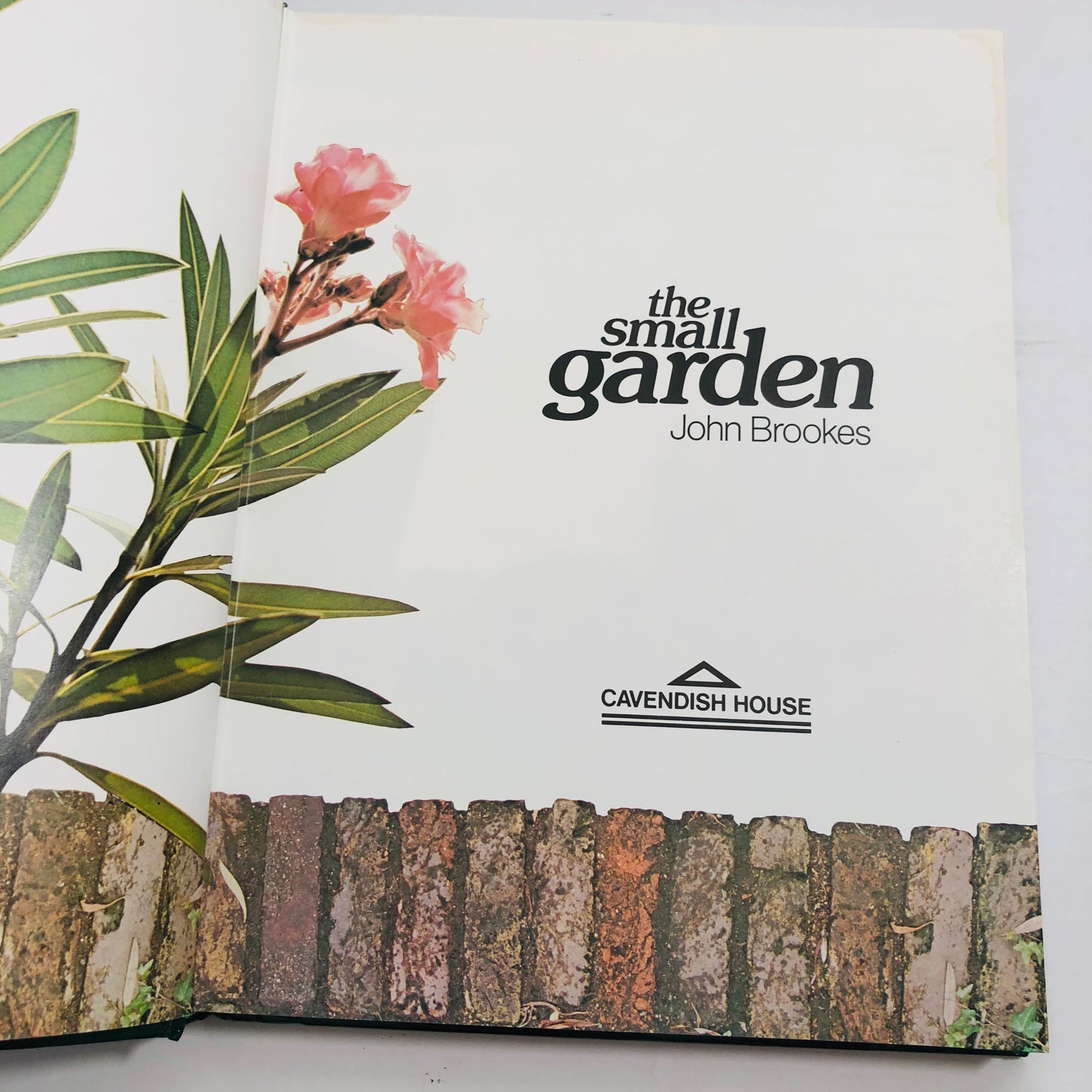 The Small Garden: John Brookes