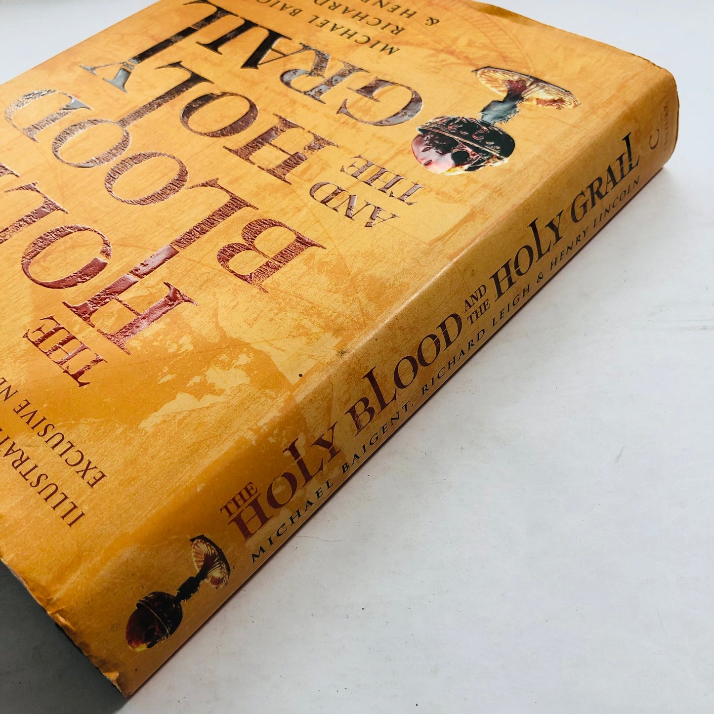 The Holy Blood and the Holy Grail – Michael Baigent, Richard Leigh, Henry Lincoln