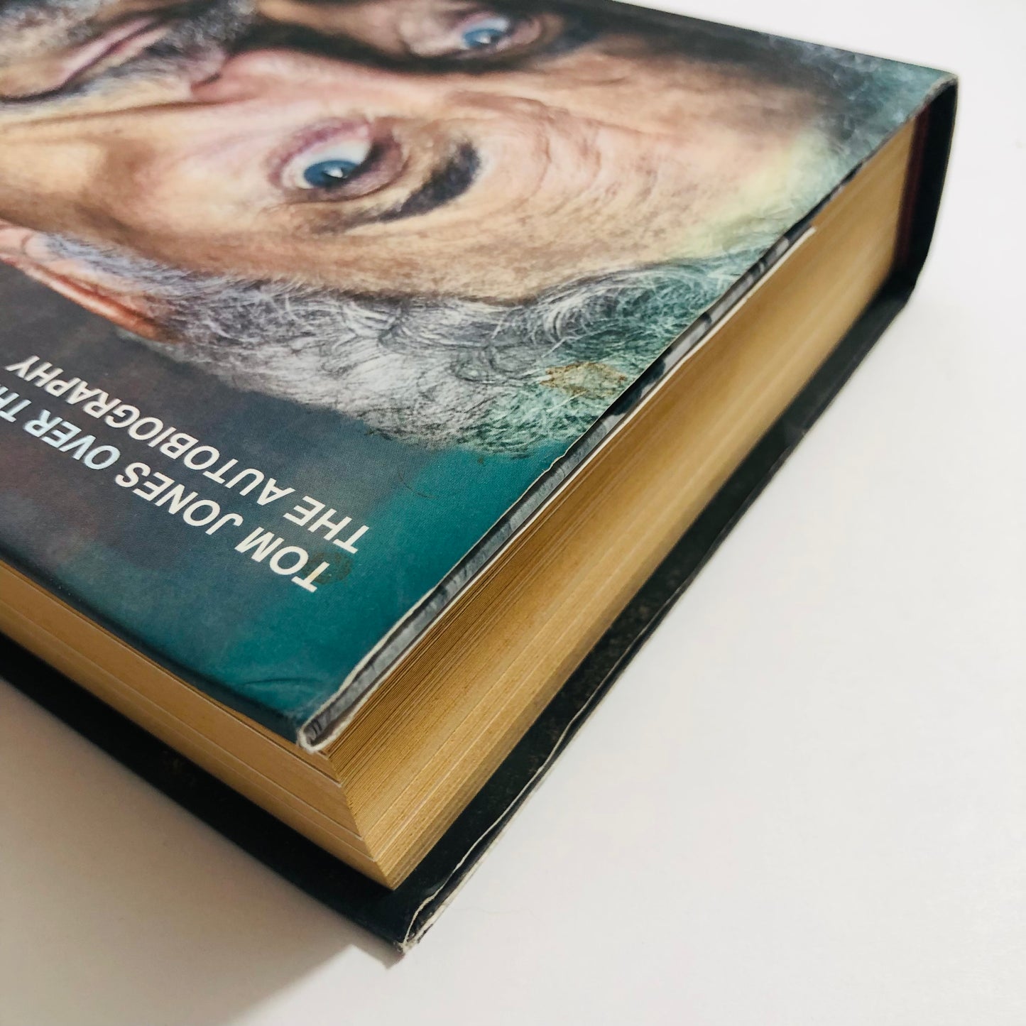 Tom Jones: Over the Top and Back – The Autobiography
