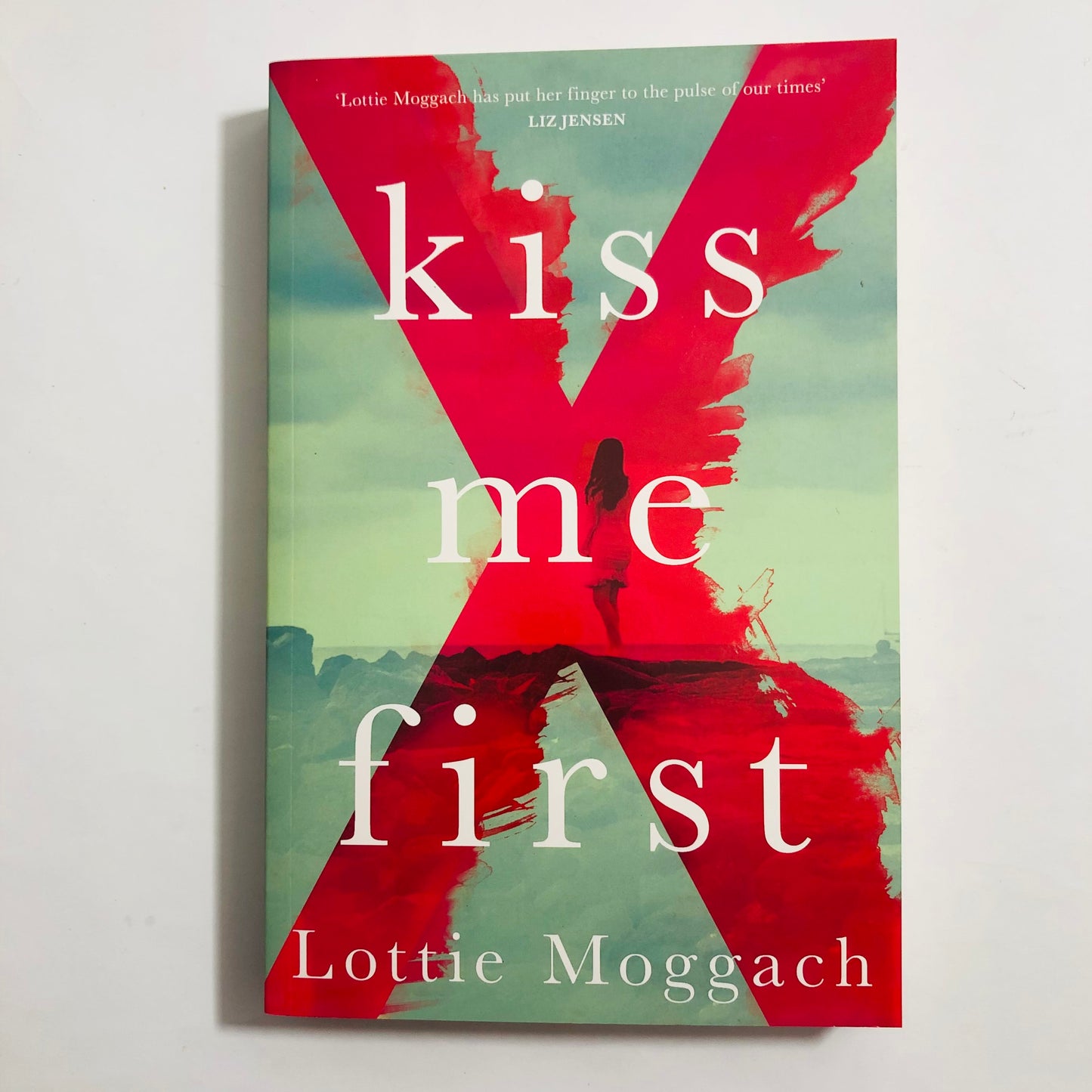 Kiss Me First – Lottie Moggach | New Paperback