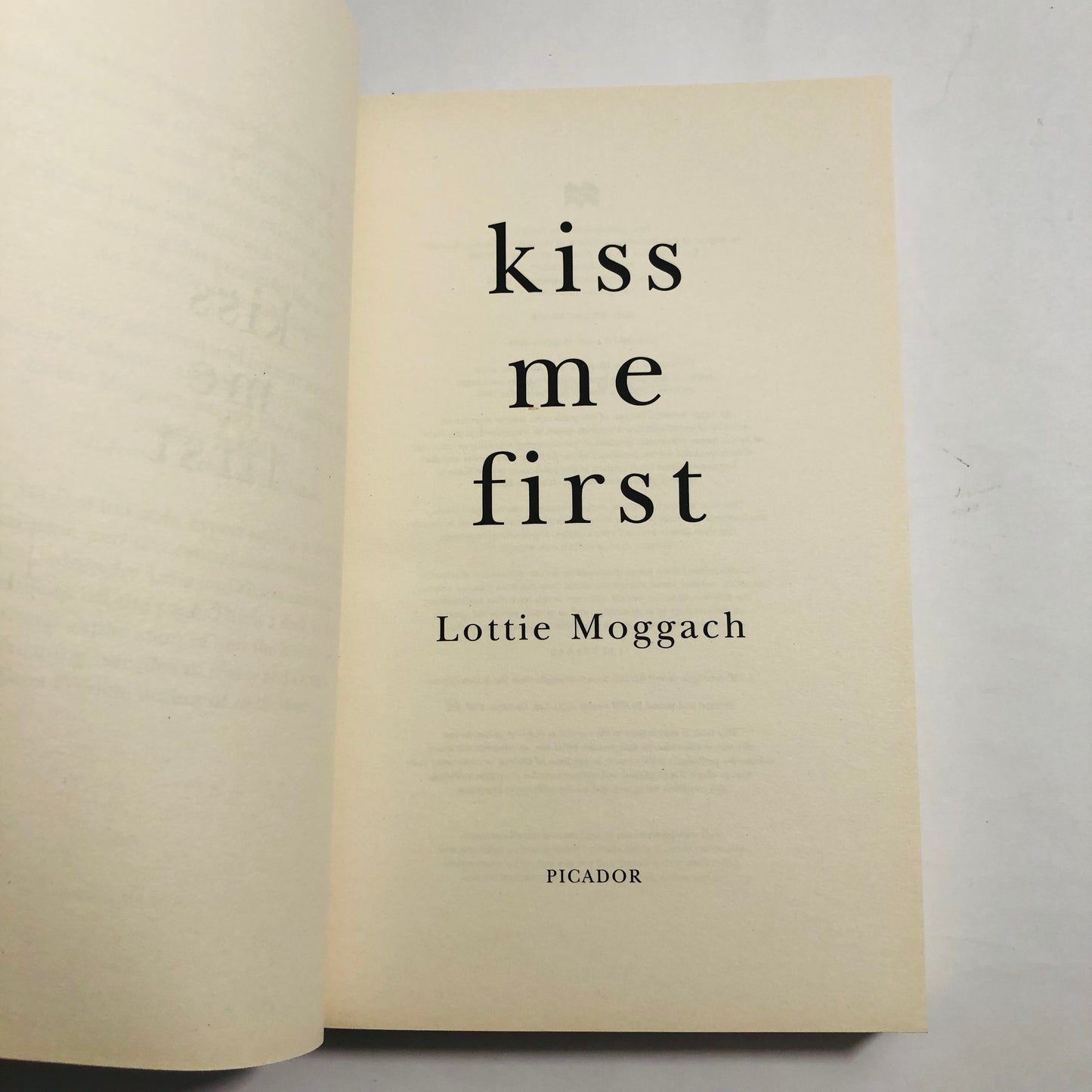 Kiss Me First by Lottie Moggach | Psychological Thriller | Identity & Deception | 9781447235668